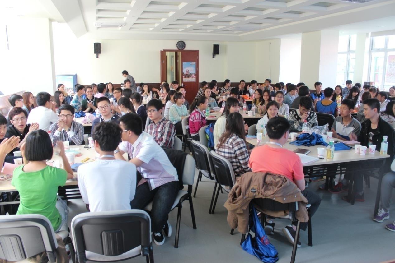 ��ѧ�������������У�μ��й���ƶ����Ὺչ2014����100�������¾輾��У��ѵ��